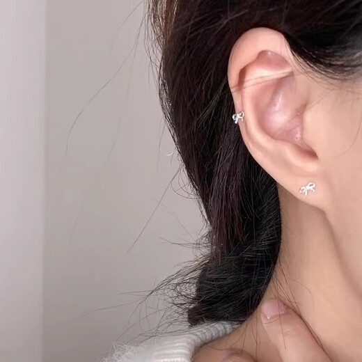 Liangshihuan s925 sterling silver bow screw-buckle earrings for girls, cute and sweet, pierced ears for sleeping, versatile earrings, butterfly earrings, 1 pair