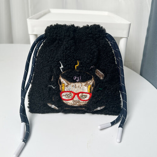 小众设计羊羔毛刺绣手拿钥匙口号零钱包 灰色甜甜圈【小收口袋】/ mini