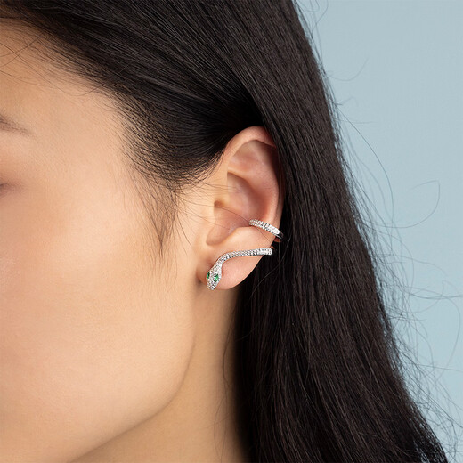APM Monaco green-eyed snake ear clips are designed to be comfortable, unique and unique ear bone gifts for your girlfriend