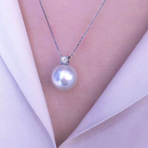 Fat East Lai quality South Sea Australian white pearl pendant Australian white pearl color Princess Diana style seawater flawless 18 set with single diamond Australian white pearl pendant 12mm
