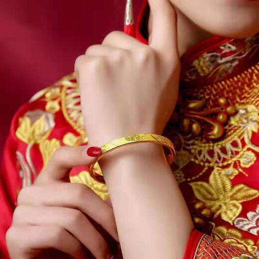 Ya Ge's classic Vietnamese sand gold bracelet that will not fade for a long time. Dragon and Phoenix are in the shape of auspicious blessings. Push-pull style to send rings. Wedding bridal jewelry. Fortune characters.