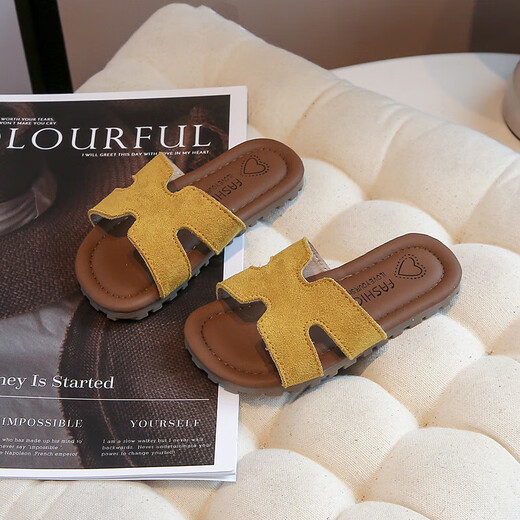 Children's soft-soled non-slip sandals for women's summer retro slip-ons, refreshing flat-soled comfortable beach shoes, yellow 34