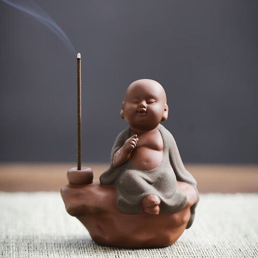 The ancient Zen-like purple sand can raise tea pets, the little monk's tea room decorations, the tea table, the little novice monk's incense, the aromatherapy incense burner decorations, the little purple sand monk gives a short-string incense.