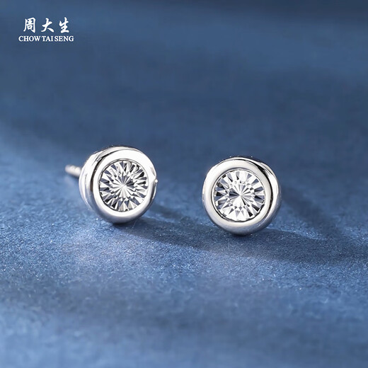 Chow Tai Sang platinum earrings PT950 platinum small bubble imitation diamond earrings as a birthday gift for girlfriend Platinum small bubble earrings 1.95g