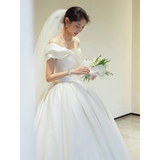 康多蜜婚纱新娘主纱小个子一字肩主婚纱新款在逃公主长拖尾法式孕妇缎面 齐地婚纱送三件套 均码 定做