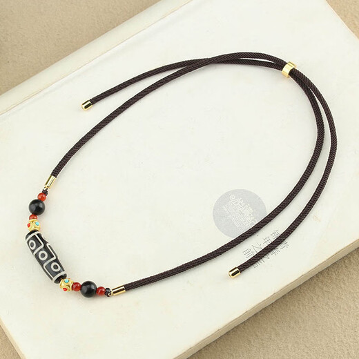 Emeishan has passed the nine-eye Dzi bead pendant amulet for men and women, and is a birthday gift for boys and girls in their zodiac year.