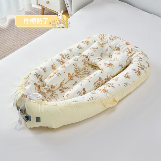 Crib-in-bed multi-functional removable newborn portable baby anti-stress choking bionic nest removable pink rabbit pillow + candy pillow