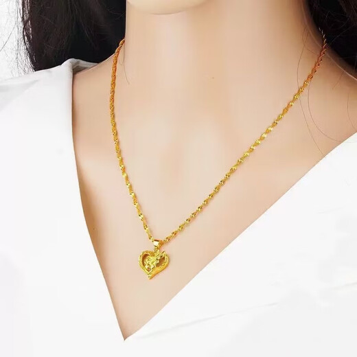 Qiansheng Yuan Lao Phoenix 999 fashionable Vietnamese sand gold necklace golden love small waist pendant that will not fade for a long time as a gift to my girlfriend's mother small love pendant + zygote chain Lao Fengxiang quality