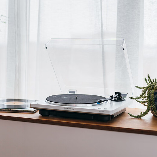 Audio-Technica AT-LP70X vinyl record player, fully automatic belt drive, dual speed record player, retro phonograph, record player, professional audio, 2025 new product LP70XBT Silver (WS)