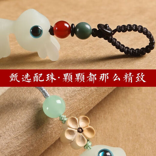 Have a safe journey, sandalwood deer car keychain pendant, exquisite mobile phone pendant, key pendant chain for men and women, luminous deer-carnelian keychain style