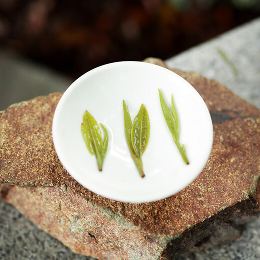 West Lake brand 2025 new tea launched green tea Mingqian special grade Longjing tea traditional paper bag 250g spring tea Hangzhou Tea Factory