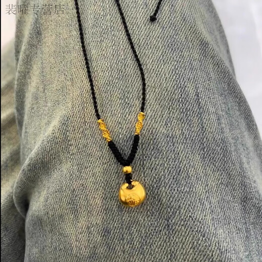 He Jiagong Old Phoenix Little Fat Fortune Lock Necklace Women's Light Luxury Niche Gold Tuotuo Black Braided Rope Pendant Gold Same Style