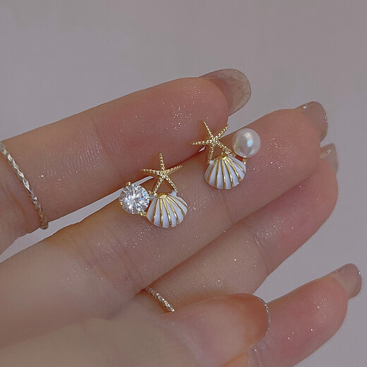 Starfish shell imitation pearl earrings, simple and personalized, small and sweet earrings, summer women's earrings, beige 1 pair