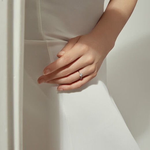 Saturday Fortune (ZLF) PT950 platinum diamond ring for women six-claw proposal wedding diamond ring for girlfriend holiday gift 30 points SI/IJ No. 16 platinum