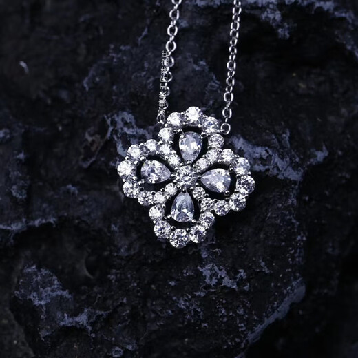 CAOXPT950 pure platinum micro-studded with diamonds imported from the United States D-color moissanite new white gold four-leaf clover pendant necklace pure platinum four-leaf clover necklace