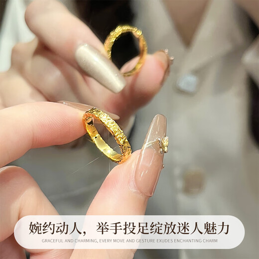 Lao Fengxiang Hammer Pattern 18K Gold Ring for Women Confession and Proposal Closed Single Ring Jewelry Valentine's Day Birthday Gift for Girlfriend and Wife About 0.2g Hammer Pattern 18K Gold Ring Ring 12