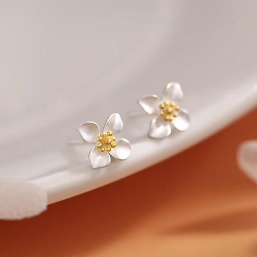 Qi Xiaomi s999 pure silver gardenia earrings for women sterling silver earrings niche high-end 2025 new light luxury female bestie earrings a pair of gardenia earrings 999 pure silver
