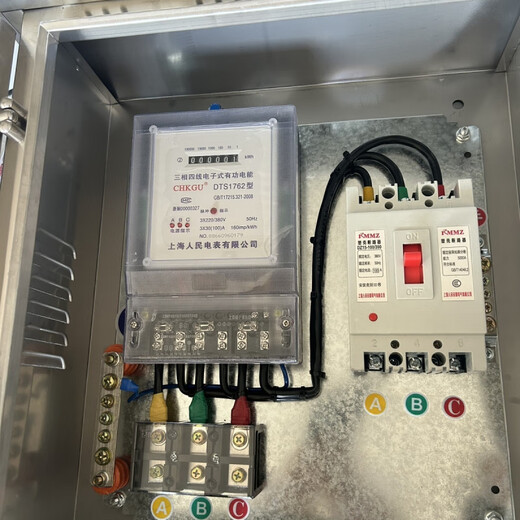 Трехфазная четырехпроводная коробка электросчетчика, полный комплект распределительной коробки, коробка учета электроэнергии с подключенными проводами 100А, коробка питания 380 В, подключенные провода 100 А с утечкой
