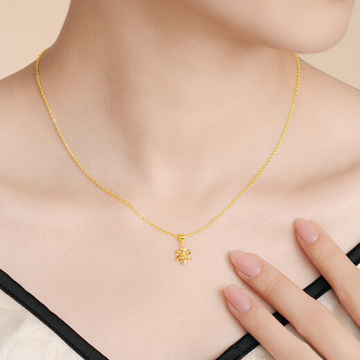 Shui Bei Gold 18K Gold Snowflake Pendant 18K Necklace as a Holiday Birthday Gift for Your Girlfriend 18K Gold Snowflake Pendant About 0.3g + More refunds or less compensation
