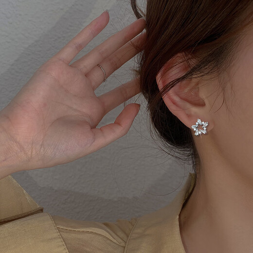 Bai Qixin star ear clip star-shaped hollow earrings without pierced earrings for women fashion simple zircon ear bone clip birthday gift star hollow ear clip-with ear plugs gift box