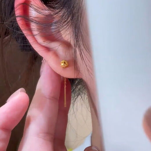 Golden Ruyi Knot Tassel Ear Wire Women's Niche Design, Exquisite, Small, Short, Versatile and Fashionable Stud Earrings. Short Ruyi Knot Ear Wire, One Pair