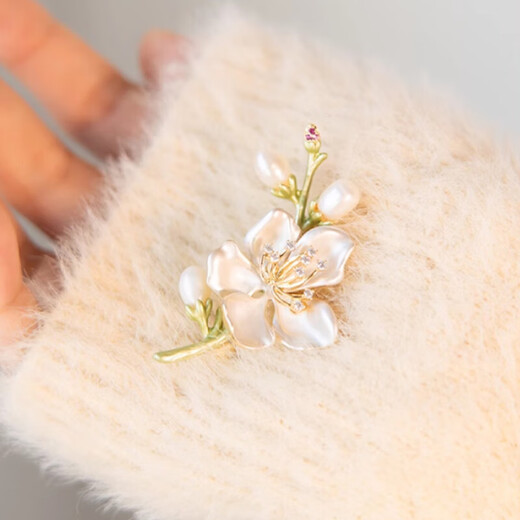 LANSILL magnolia brooch, high-end women's light luxury, freshwater pearl corsage, practical birthday gift for wife and girlfriend, freshwater pearl magnolia brooch, exquisite gift box