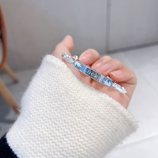 Authentic platinum bracelet for women, flowery push-pull adjustable platinum bracelet, moissanite gift for your lover, whitening/showing temperament/top quality/lucky push-pull bracelet, about 22 grams, the actual product shall prevail. Collect + follow for priority delivery