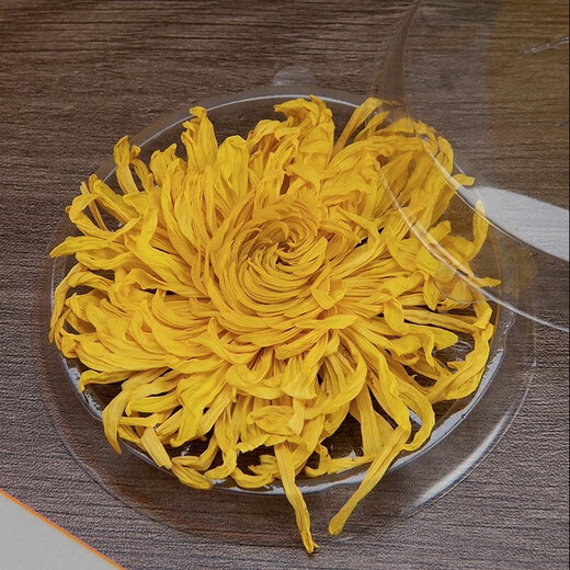 Véritable jiangxi xiushii chrysanthemum thé golden en soie empereur chrysanthemum gros chrysanthemum jaune une tasse spéciale extra grande boîte cadet 18 boîtes cadeaux trempés 13 cm emballage xiushii local empereur de soie doré chrysantemumumumummumumumumum