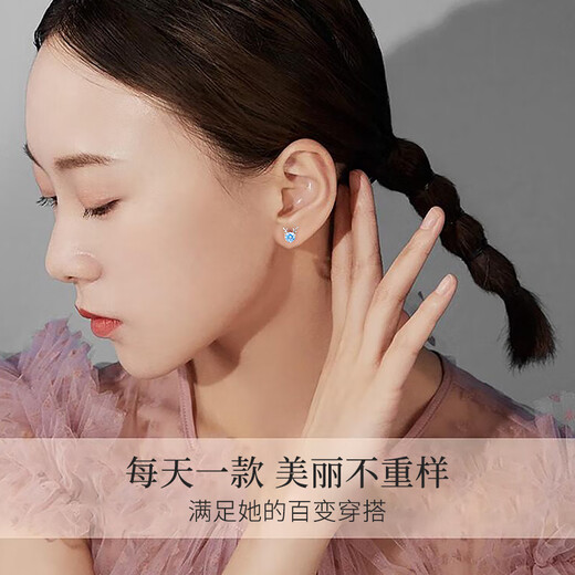 Lao Fengxiang's weekly earrings for girls, sterling silver weekly earrings, high-end birthday gifts for girlfriends and wives during festivals, high-end Zhou lover earrings, Bakura Sufa