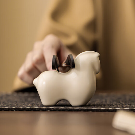 2025 New High-End Boutique Ru Kiln Become Rich Soon Zodiac Horse Tea Pet Ceramic Ornament Decoration Living Room Home Become Rich Soon Tea Pet - 1 piece