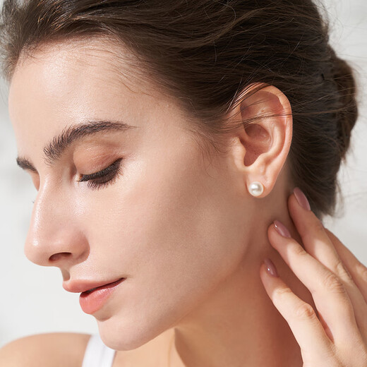 Tahitian 18K gold freshwater pearl earrings 9-10mm bright white pearl earrings as a birthday gift for your girlfriend