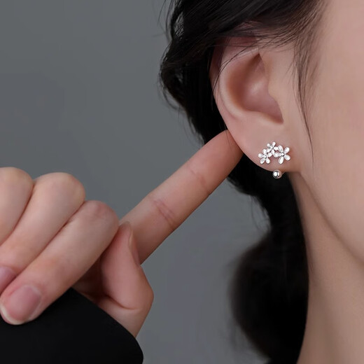 Qi Xiaomi 999 sterling silver flower earrings women's ear piercing small earrings niche 2025 new hot style earrings high-end earrings 999 pure silver flower earrings pair