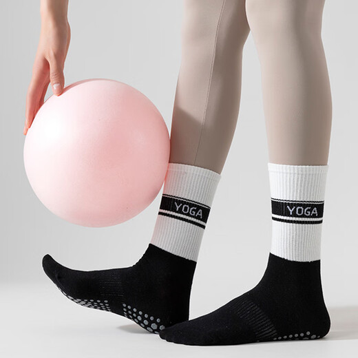VICTORIATOURIST sports socks two pairs of women's professional non-slip yoga socks Pilates training mid-calf socks for sports and fitness