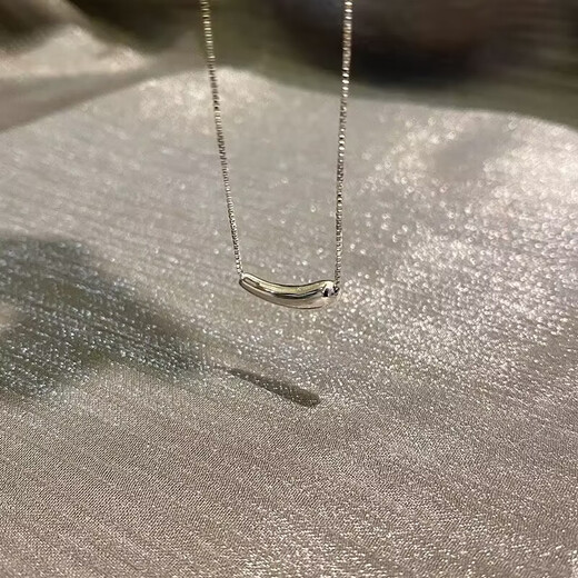 If you like it, place an order. Xiaohongshu small eggplant necklace for women, niche ins, light luxury temperament, titanium steel, non-color students, M303 small eggplant necklace.