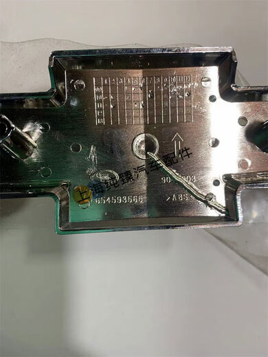 Litian is suitable for Chevrolet LeFeng rear car logo trunk label 08 to 12 LeFeng tail box cover label trunk label original. Taking pictures with mobile phone at night, the color difference is very big, original label