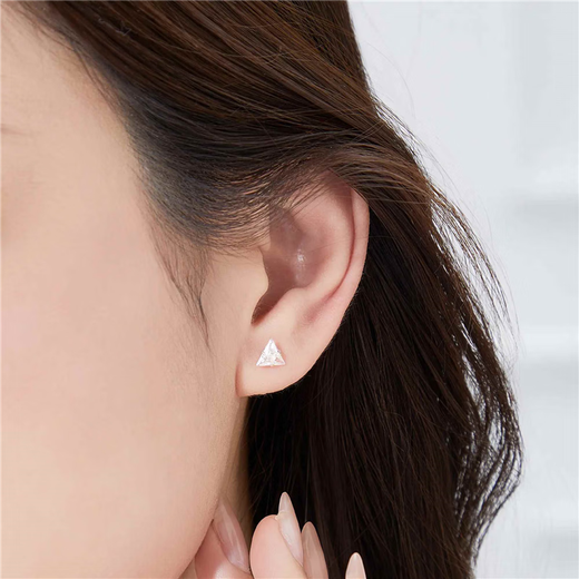 Lao Fengxiang S990 silver earrings for women, one-week silver earrings, birthday Chinese Valentine's Day gift for wife, girlfriend, mother, sweet lover full-body silver earrings