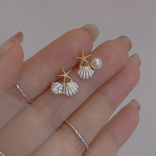 Starfish shell imitation pearl earrings, simple and personalized, small and sweet earrings, summer women's earrings, beige 1 pair