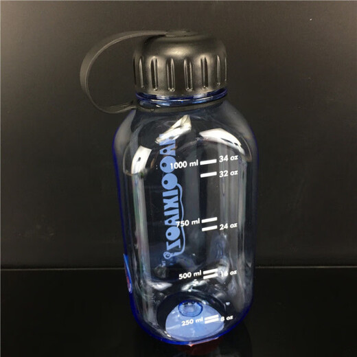 Qinkai Curious Boy Square Space Cup Large Water Bottle Outdoor Portable Water Bottle Sports Water Cup with Scale 1500ml