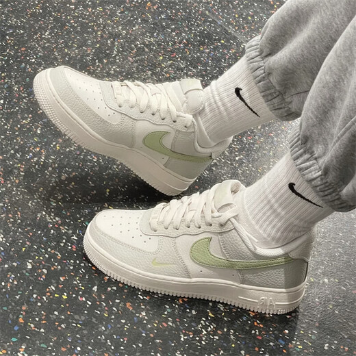耐克（NIKE）休闲鞋女鞋2025夏季新款运动鞋AF1空军一号低帮板鞋IB3881-001 IB3881-001幻影灰白/浅军绿 36.5
