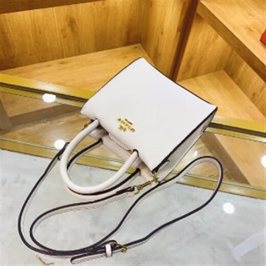 Französische handverbesserte Temperamenttasche für Frauen 2025 Neue altmodische High-End-vielseitige Ins Internet Promi-Crossbody-Tasche auf weißer Größe, einzelne Größe