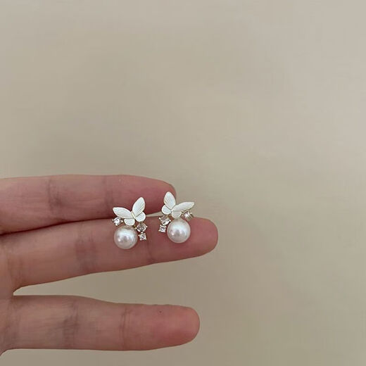 Other brands of oil-drip zirconium butterfly pearl earrings for women, light luxury niche, high-end temperament earrings, unique earrings, birthday gifts, silver butterfly pearl earrings, one pair