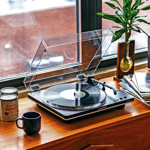 Audio-Technica AT-LP70X vinyl record player, fully automatic belt drive, dual speed record player, retro phonograph, record player, professional audio, 2025 new product LP70XBT Silver (WS)