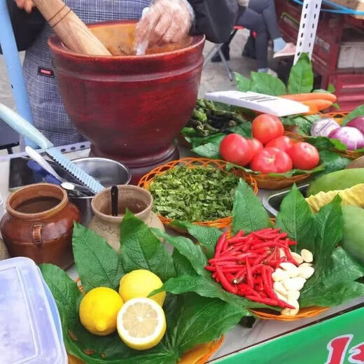 Dai nationality pounding bucket chicken feet household solid wood pounding garlic pounding wood pepper pounding bowl pestle pounding bowl pounding barrel wooden mortar old Thai style No. 8 caliber 19cm* deep 12cn complete set