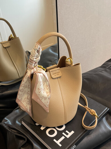 Bags for Women 2025 New Casual Commuting Handbag Fashion Versatile Shoulder Crossbody Bag Niche Texture Bucket Bag Cream Green