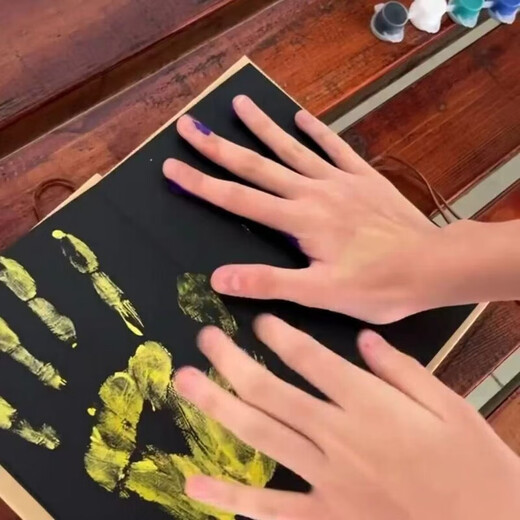 
Wild pigeon organ print palm handprint drawing growth memorial book sixth grade folding memorial book couples graduation season pigments can be washed all students. Universal model [48 handprints can be printed] length is about 3887mm, 12 colors acrylic paint + 2 brushes + gilded pen