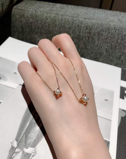 Yadige 6mm Bull Head Natural Pearl Necklace V Gold 18K Female 2025 New Bull Horn Pearl Pendant Clavicle Chain Temperament Champagne Gold