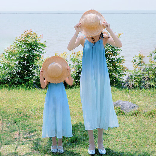 Little Bear Elf (xiaoxiongjingling) mother-daughter parent-child wear summer gradient color suspender dress high-end seaside beach dress sisters fashionable street glacier blue dress 80 mother size S (recommended weight 80-100 Jin Jin equals 0.5 kg)