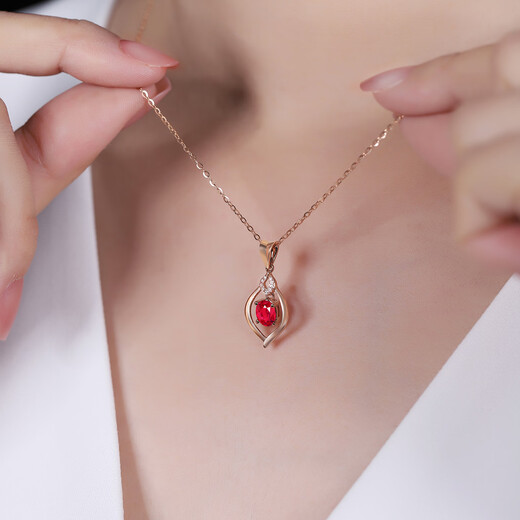 Tingliang 18K gold set with 0.8 carat ruby pendant and colorful treasure necklace with identification certificate as a gift for your lover. Pendant with 18K gold necklace