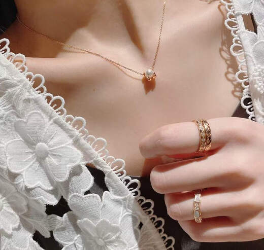 Yadige 6mm Bull Head Natural Pearl Necklace V Gold 18K Female 2025 New Bull Horn Pearl Pendant Clavicle Chain Temperament Champagne Gold