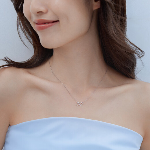 Lukfook Jewelry platinum 950 bow platinum necklace set price G07TBPN0024 2.24 grams (including labor cost 249 yuan)
